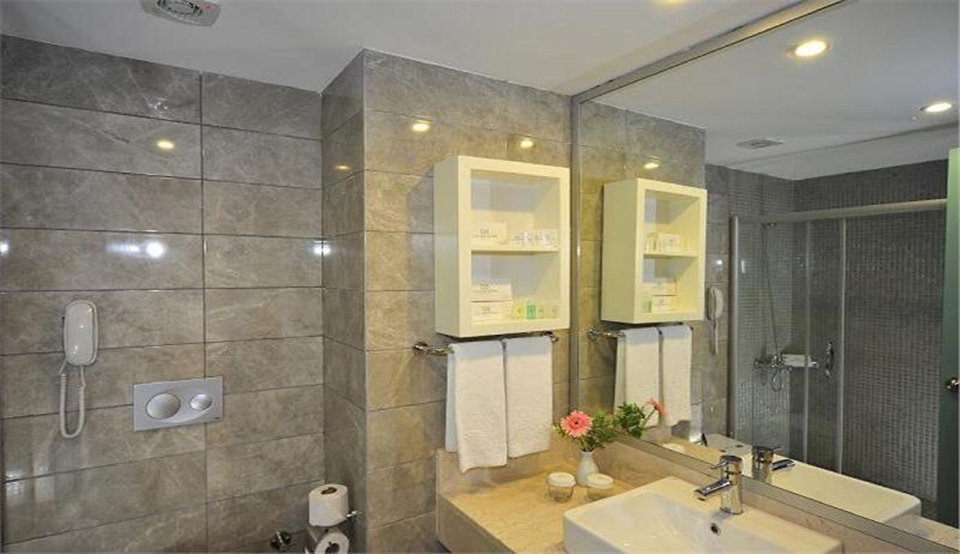 Lake---River-Side-Hotel---Spa-Room-32