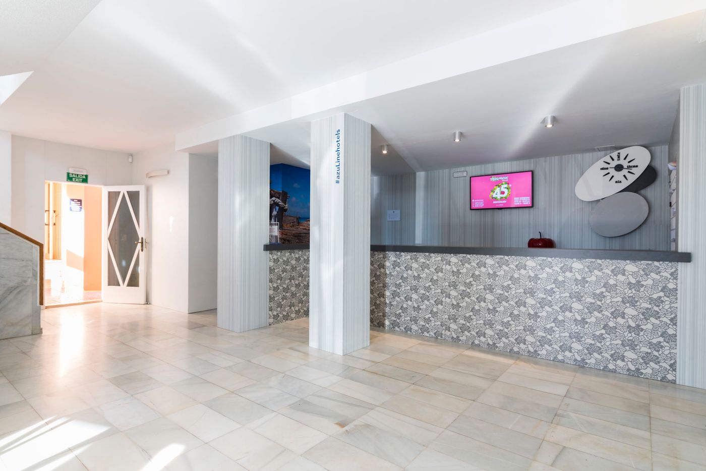 AzuLine-Apartamentos-Sunshine-Lobby-17