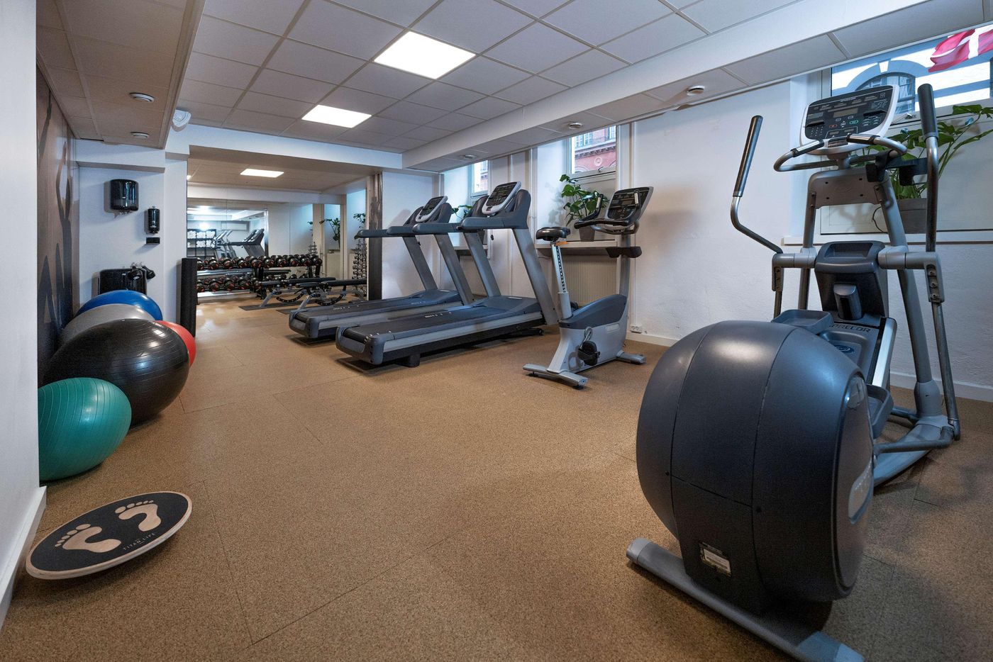 Hotel-Mayfair-Sports-and-Entertainment-65