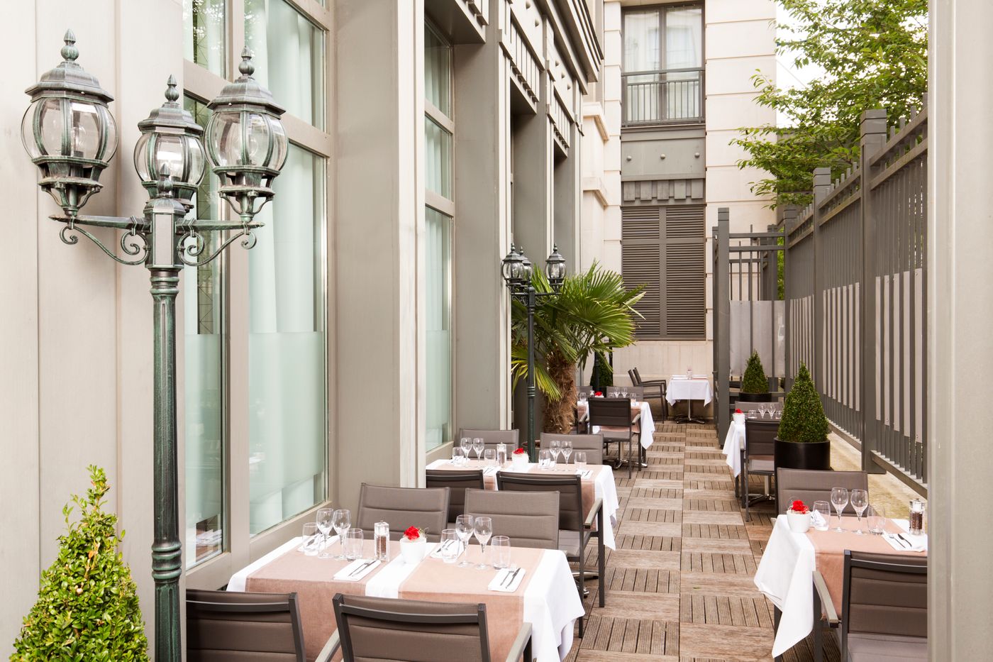 Relais-Spa-Chessy-Terrace-36