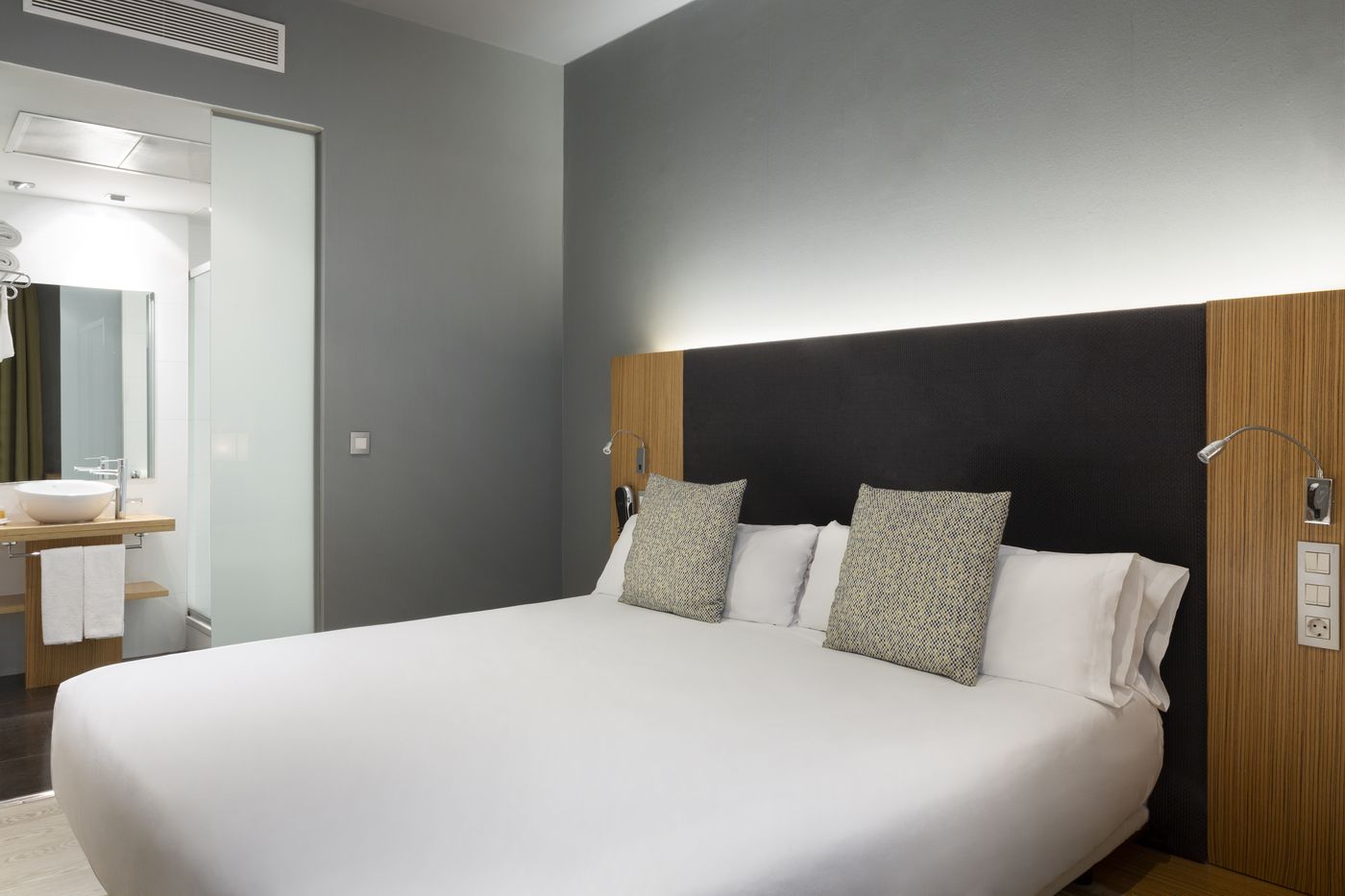 Petit-Palace-Tres-Cruces-Spain-Room-12