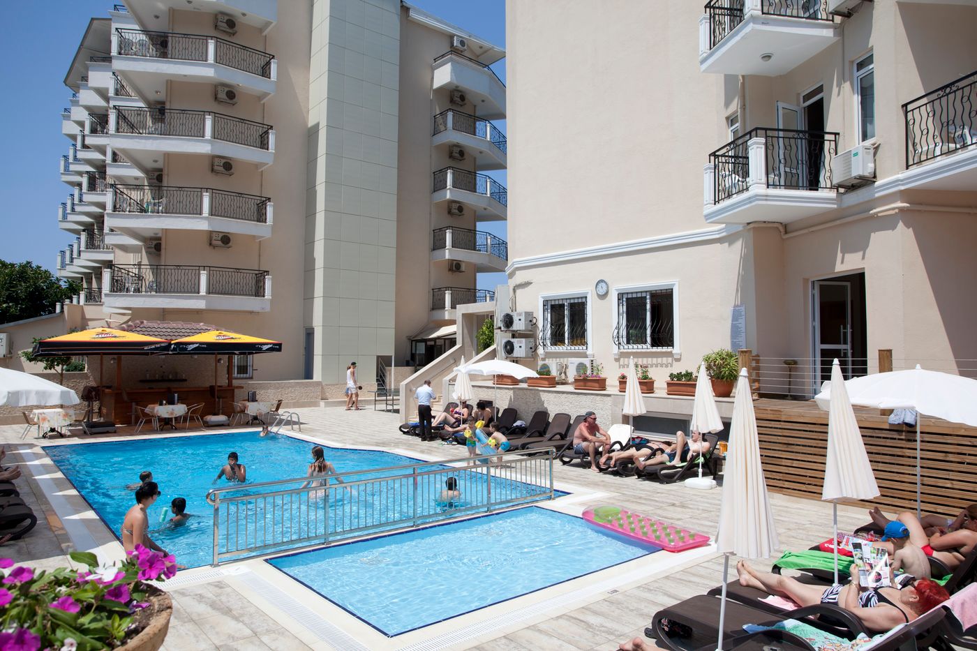 Riviera-Hotel-Pool-3