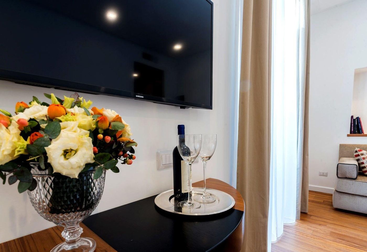 900-Piazza-Del-Popolo-Room-24