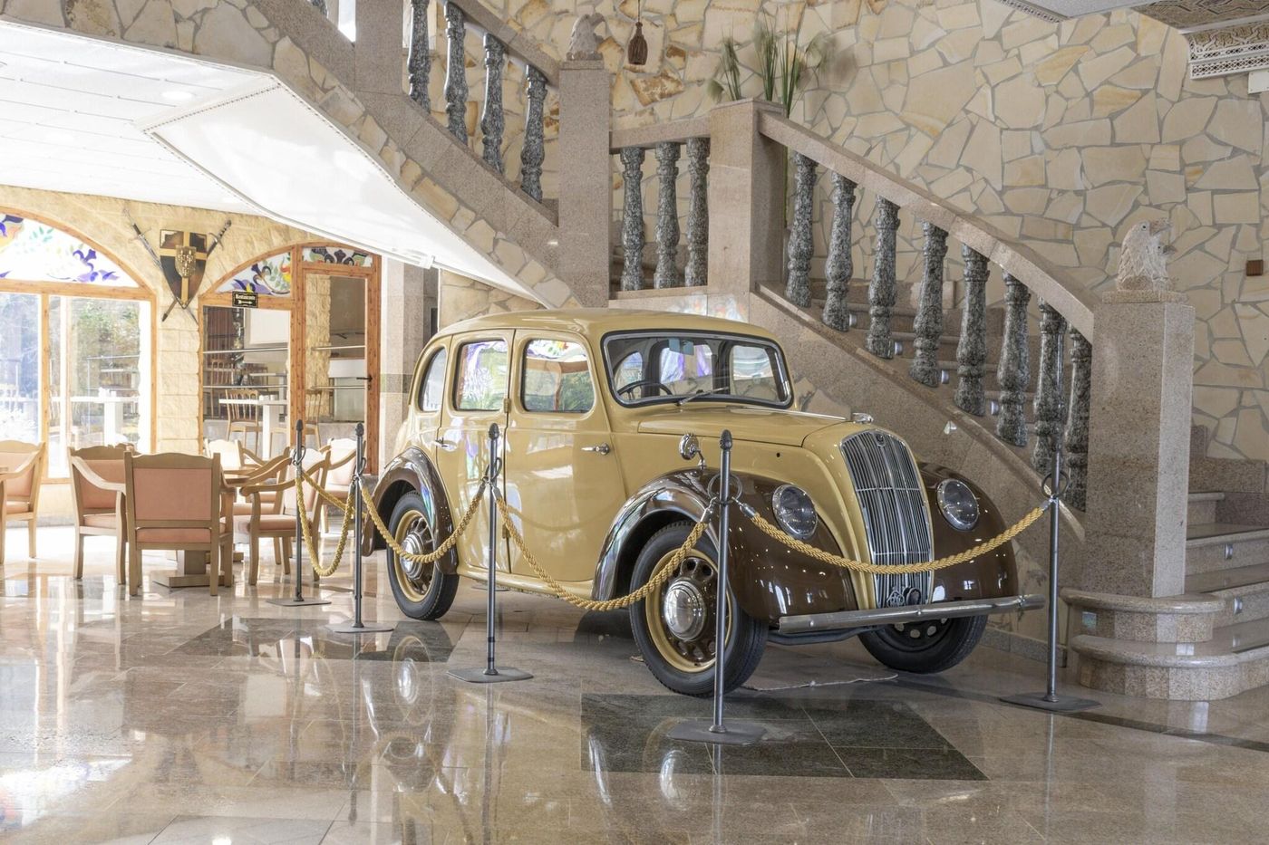 Hotel-Plaza-del-Castillo-Lobby-50