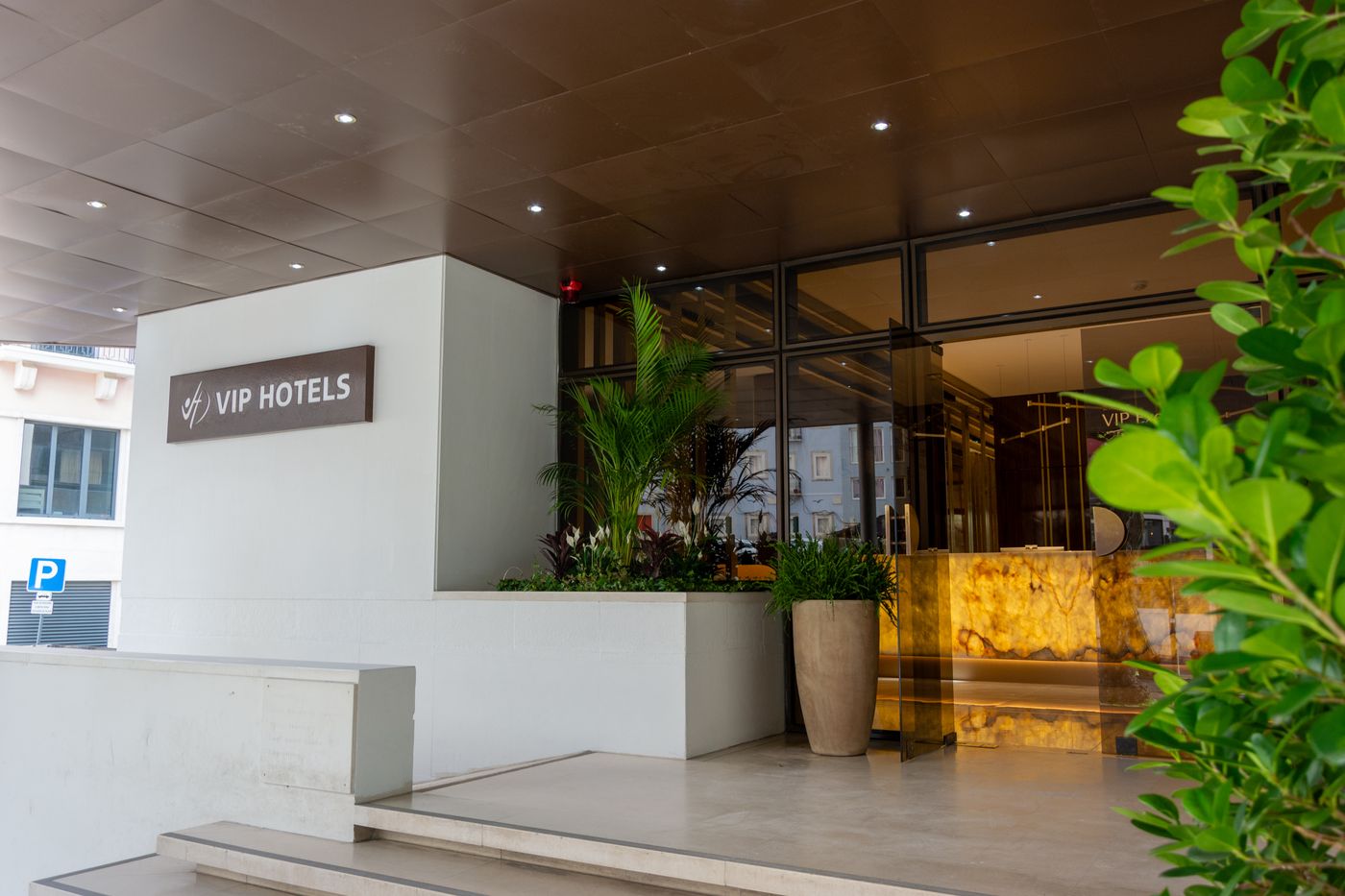 VIP-Executive-Suites-Do-Marques-Hotel-Lobby-9