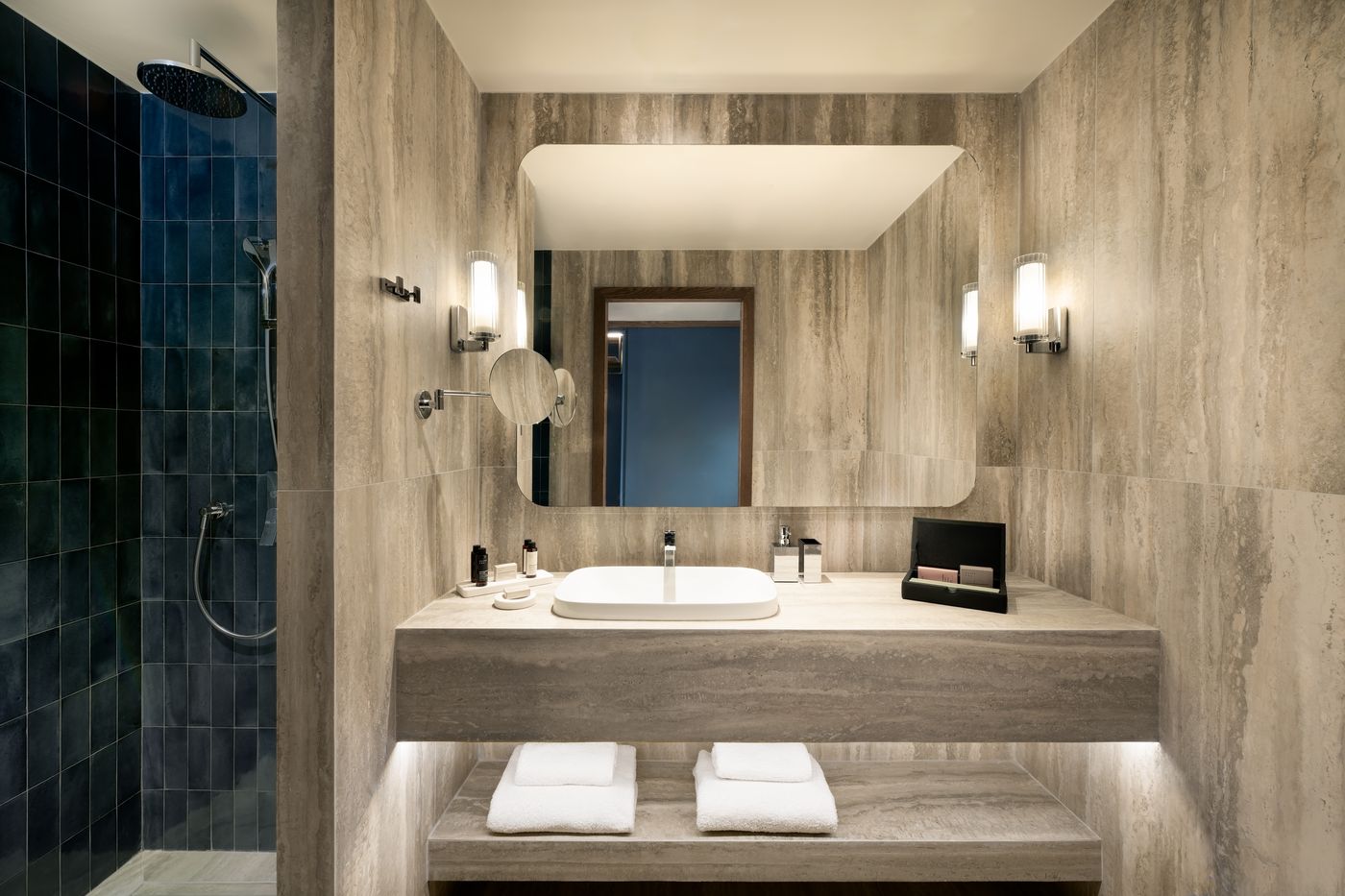 Mitsis N'u Piraeus Port