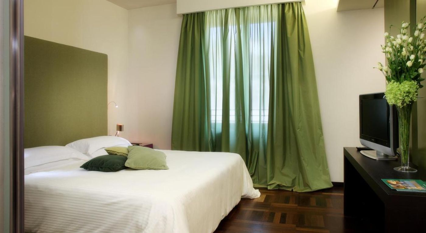 Sina-Bernini-Bristol--Autograph-Collection-Room-64