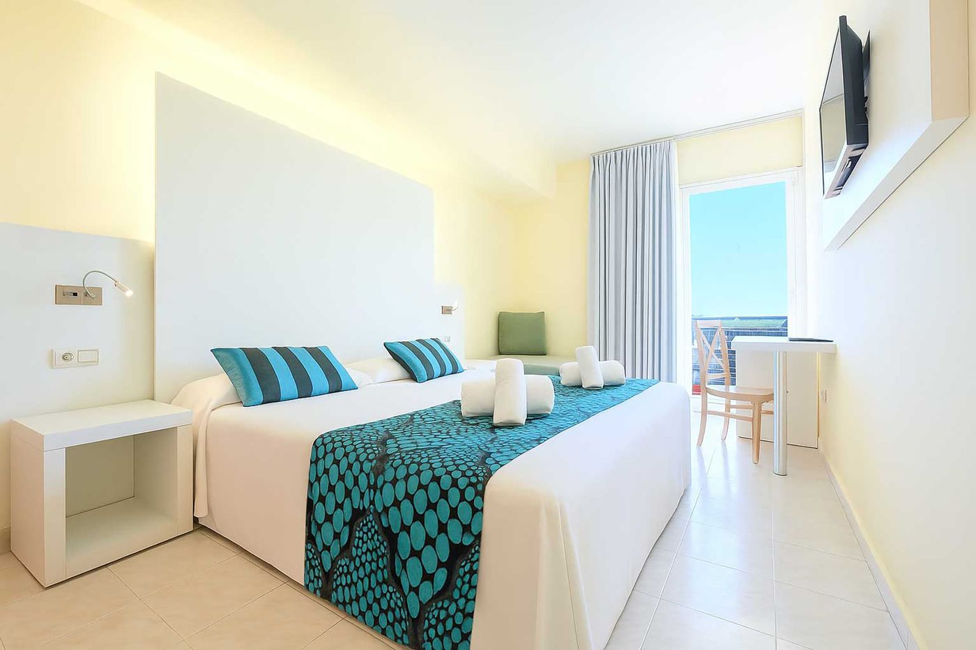Azuline-Hotel-Pacific-Room-15