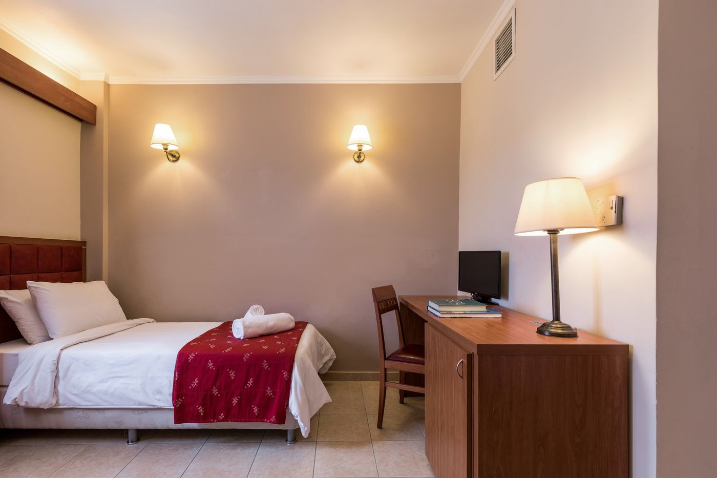 Ariti-Grand-Hotel-Room-31