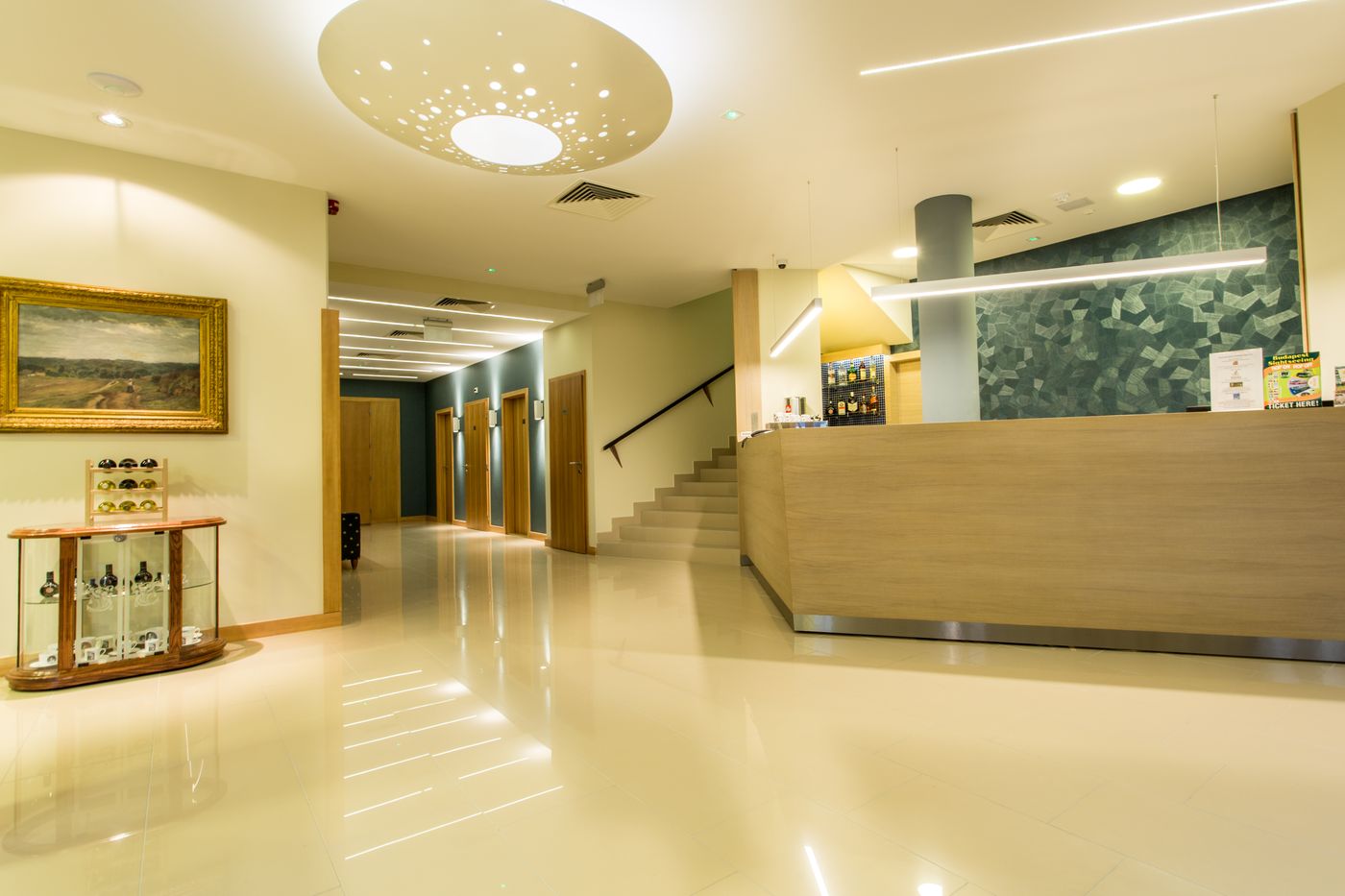 Corvin-Hotel-Budapest-Sissi-wing-Bar-9