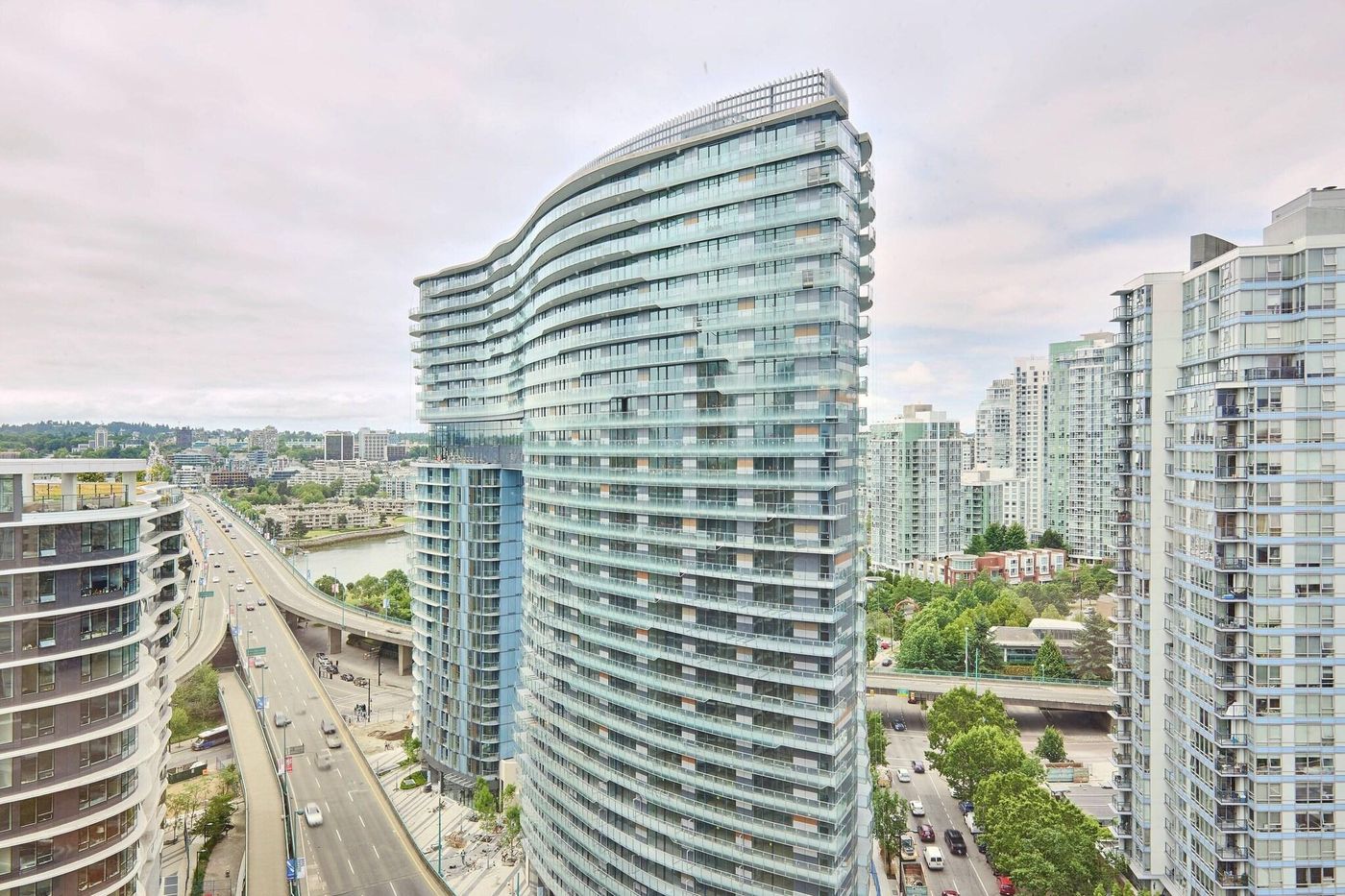 the-DOUGLAS--Autograph-Collection-Room-7