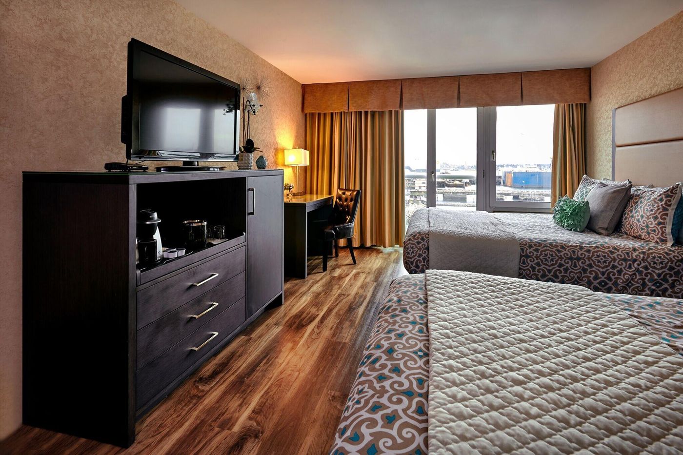 The-Lonsdale-Quay-Room-6