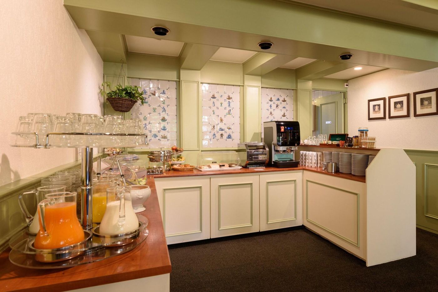 Owl-Hotel-Restaurant-15