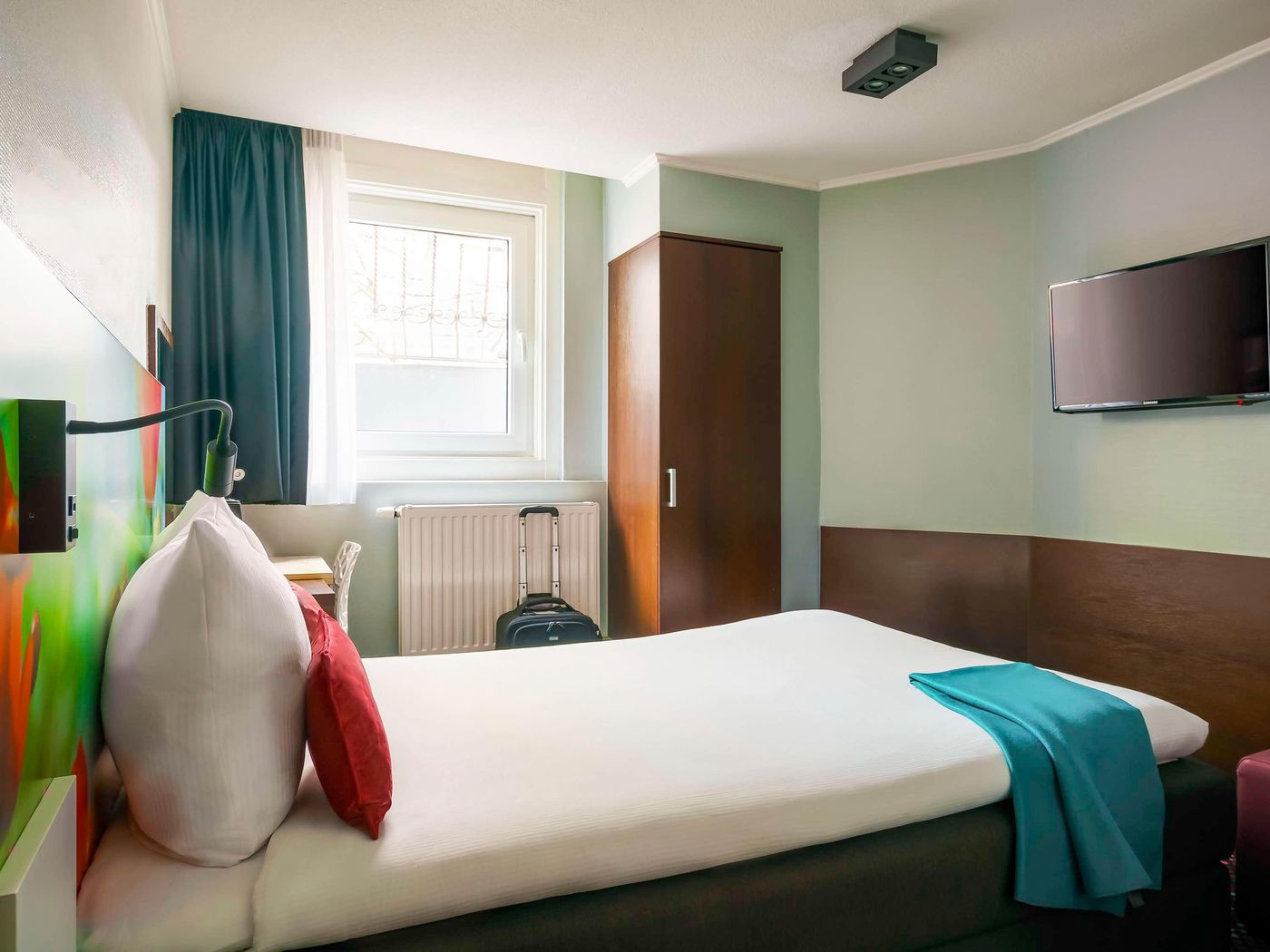 ibis-Styles-Amsterdam-City-Room-29