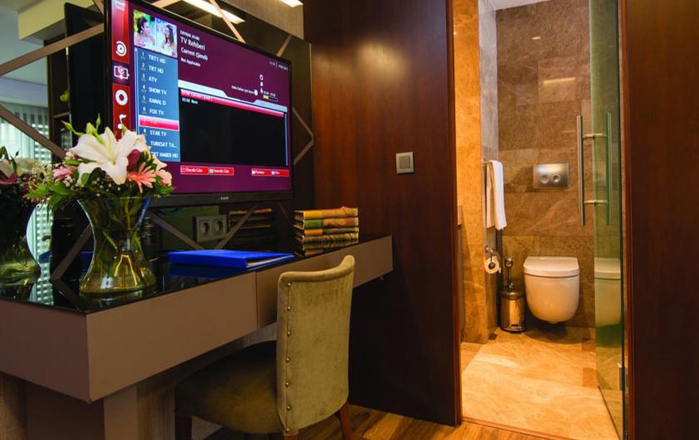 Blueway-Historical-Hotel-Room-15