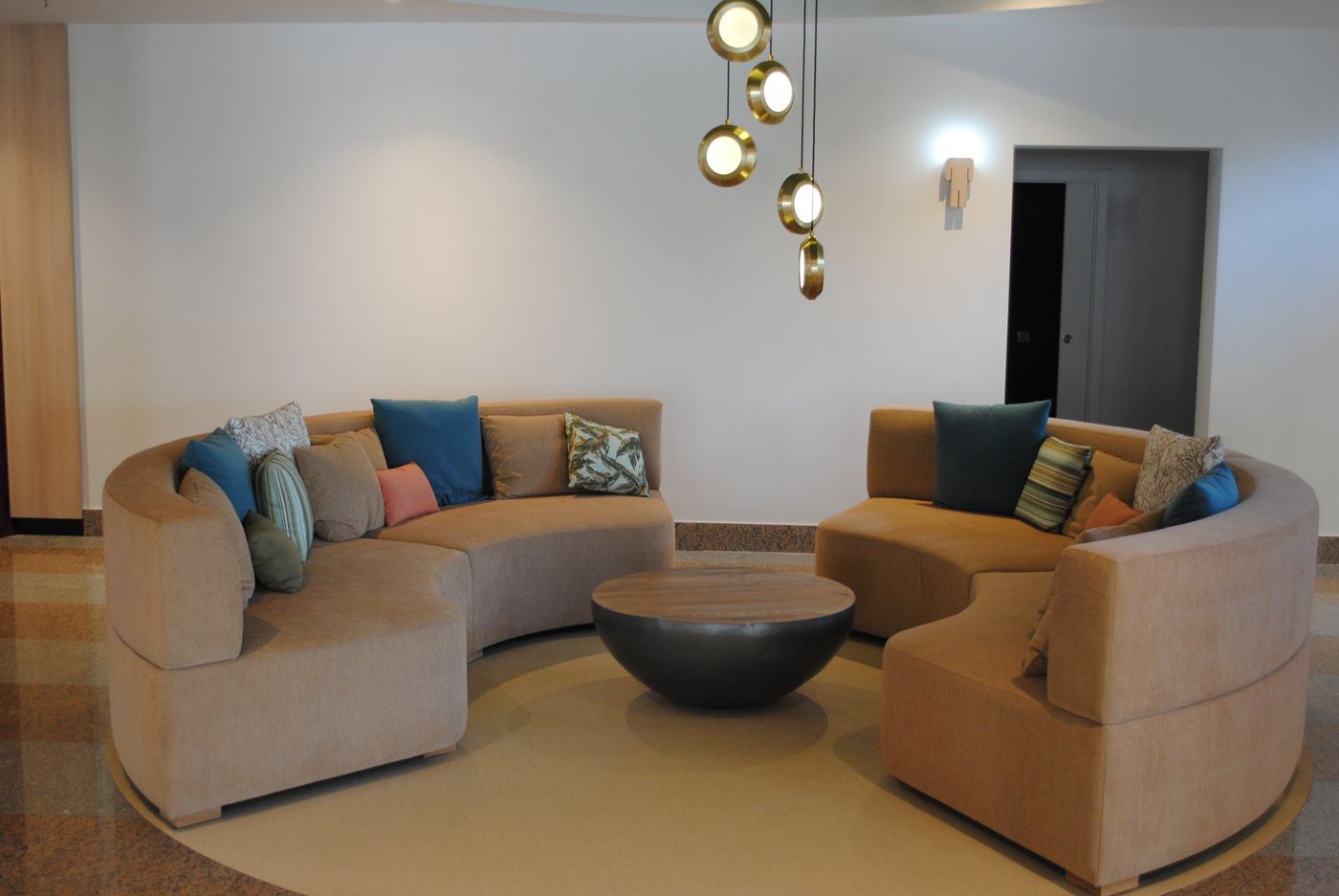 Gara-Suites-Lobby-42