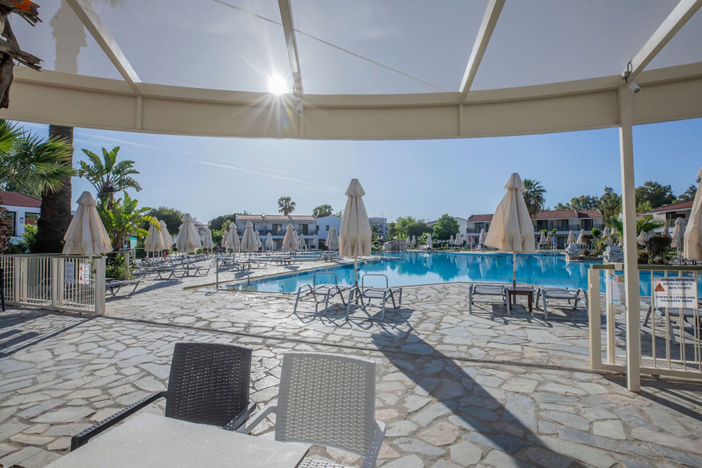 Golden-Coast-Hotel-and-Bungalows-Bar-68