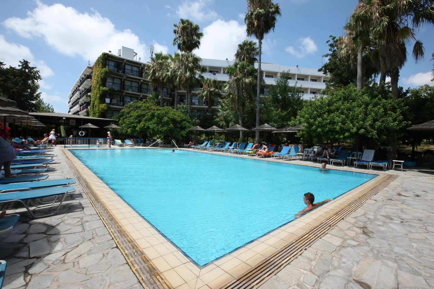 Veronica-Hotel-Pool-3