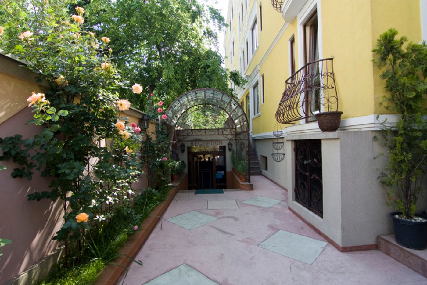 Michelangelo - Romania - BUCHAREST CITY - General view - 3