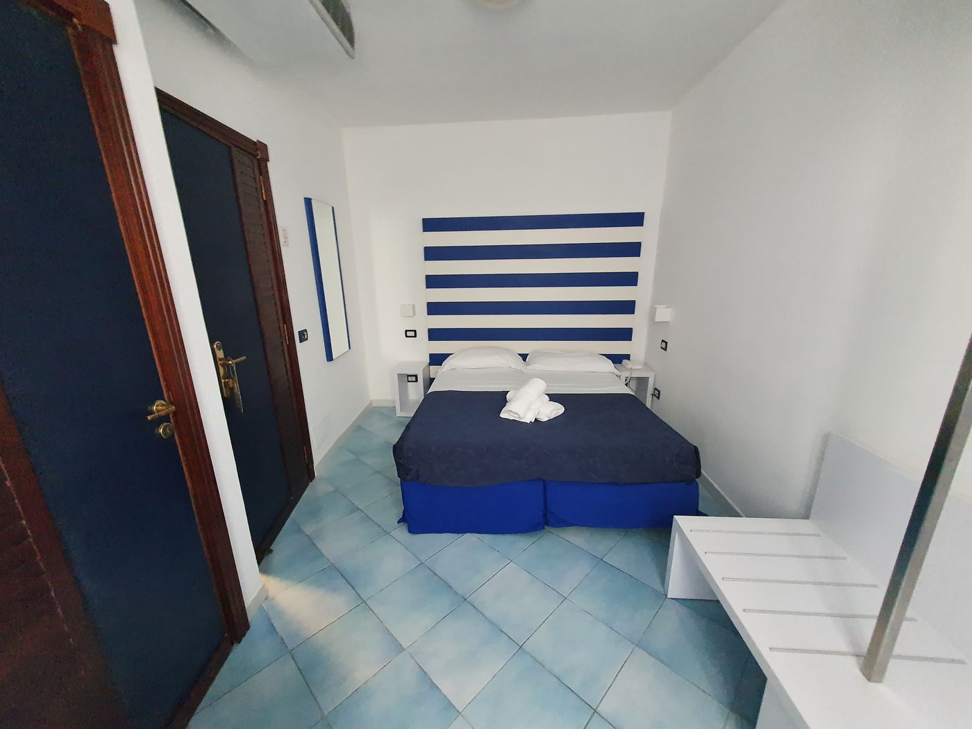 Hotel Il Faro Sorrento-Italy-SORRENTO-Room-8