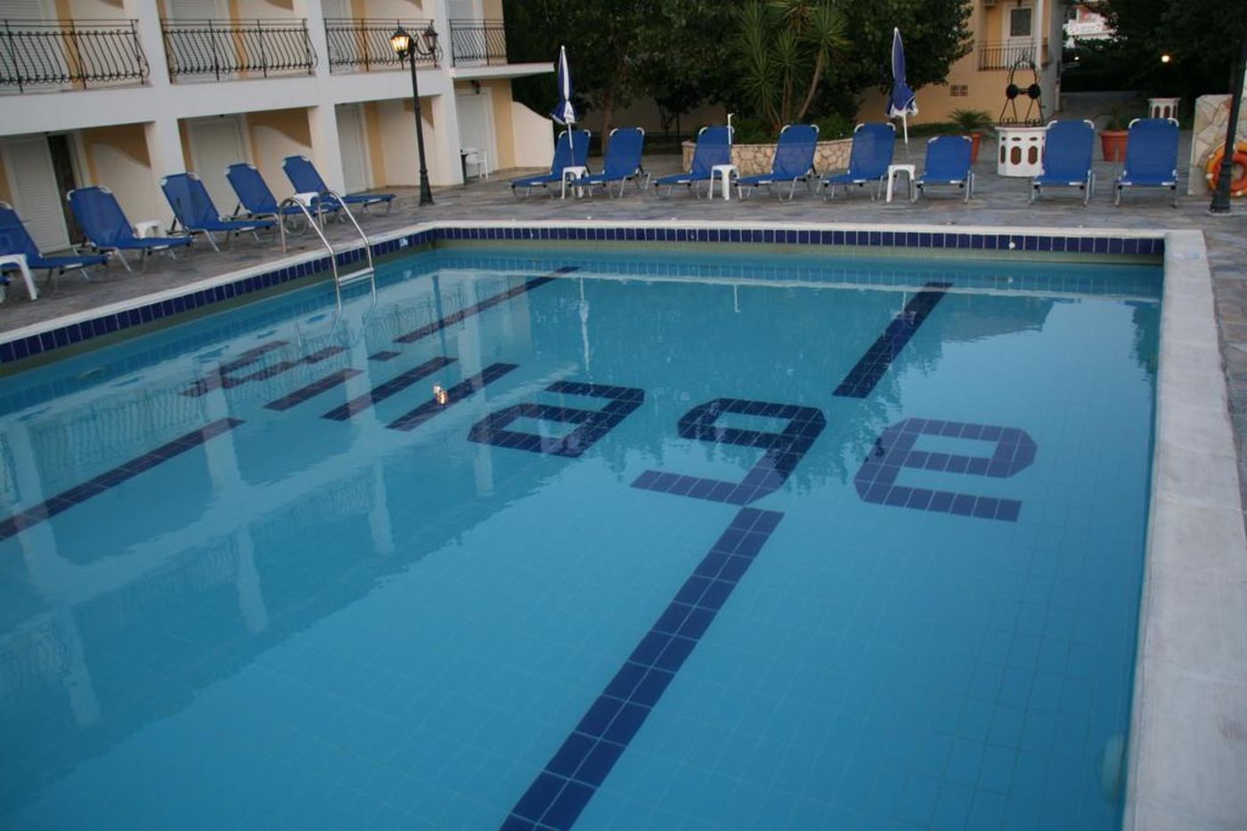 Village-Inn-Studios-and-Apartments-Pool-8