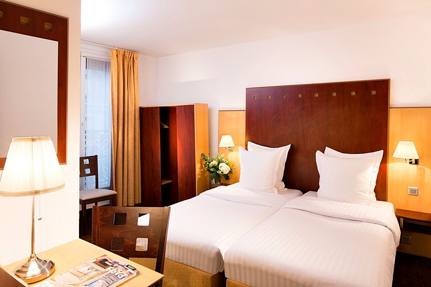 Hotel-10-OPERA-General-view-19