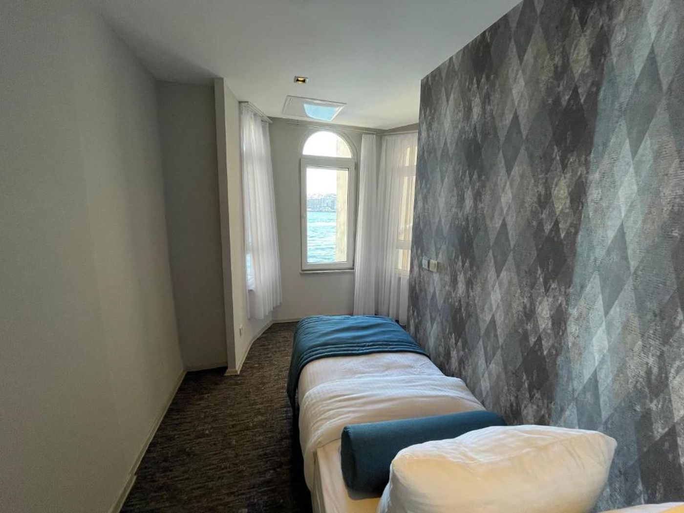 Weingart-Port-Seaside-Hotel-Room-27