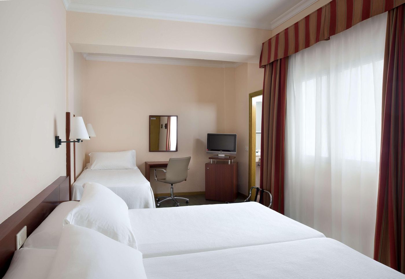 NH-Las-Palmas-Playa-las-Canteras-Room-15
