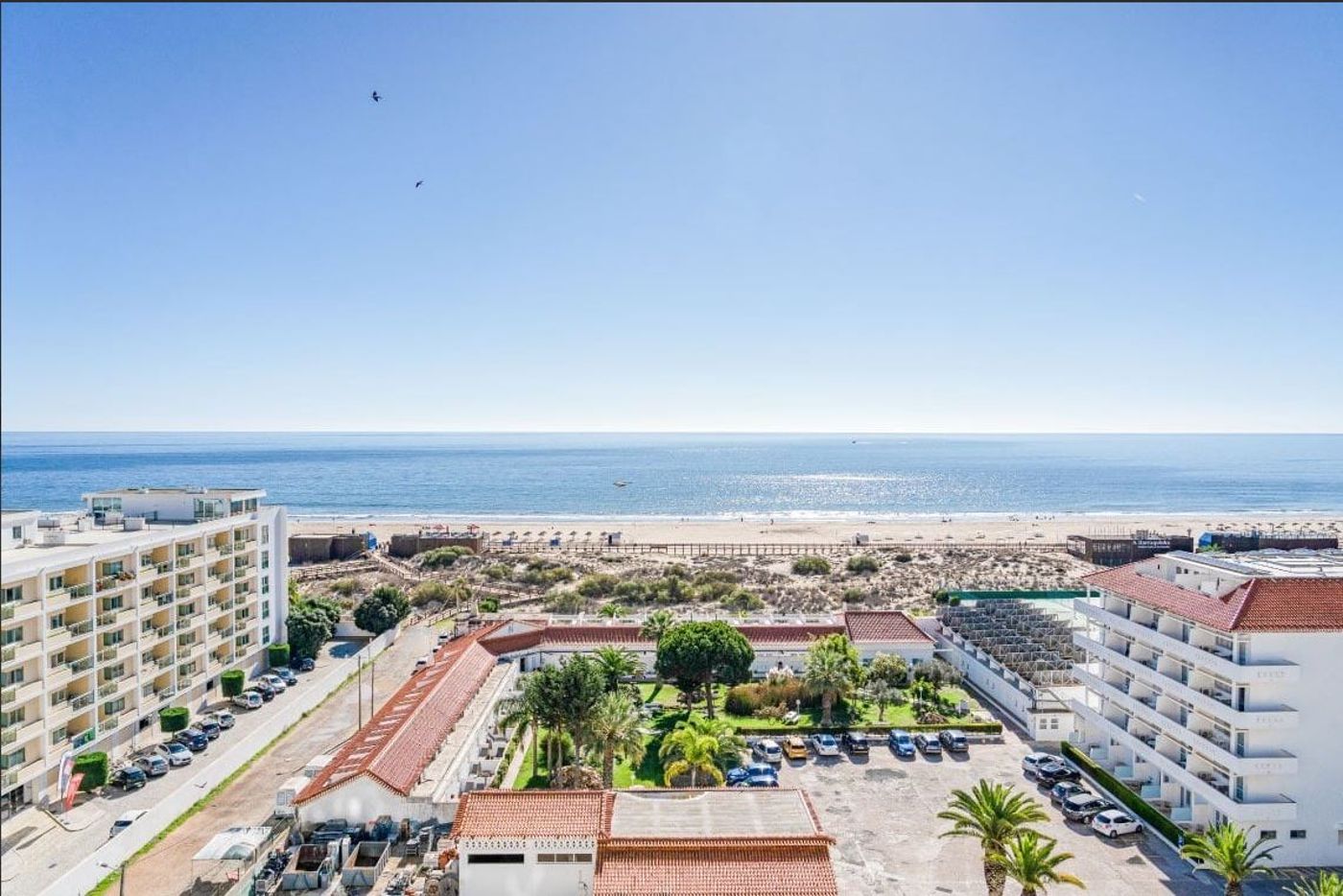 Yellow-Praia-Monte-Gordo-Hotel-Room-44