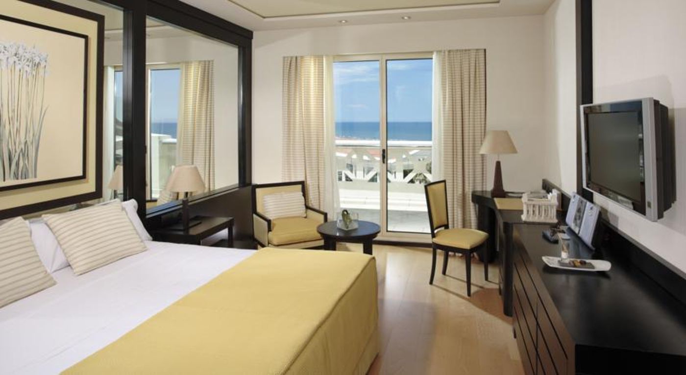 Las Arenas Balneario Resort