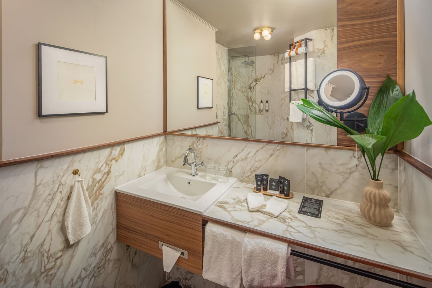 Queen-s-Court-Hotel-and-Residence-Room-47