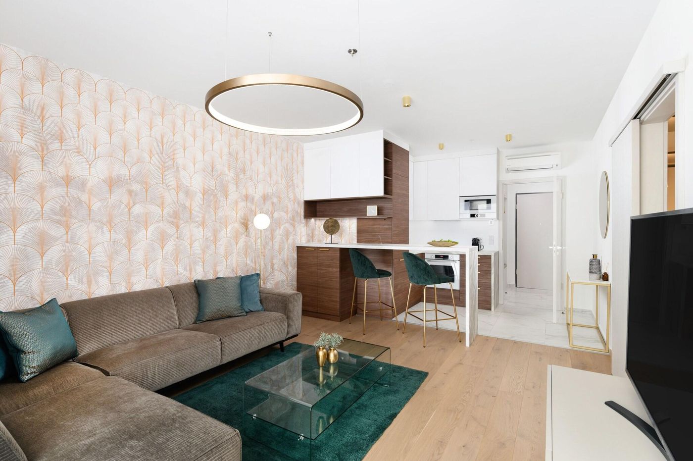 Hotel-Emerald---Suites-Room-40