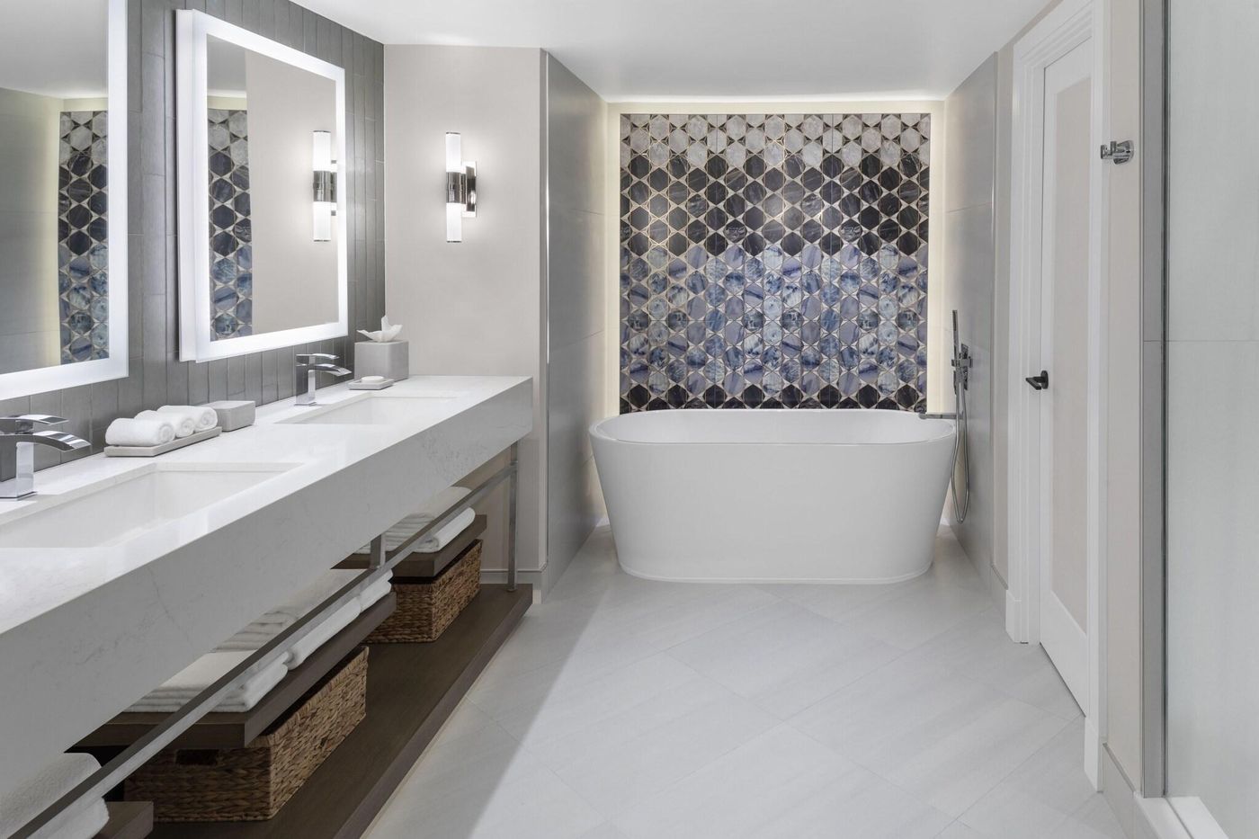 The-Royal-at-Atlantis-Room-36