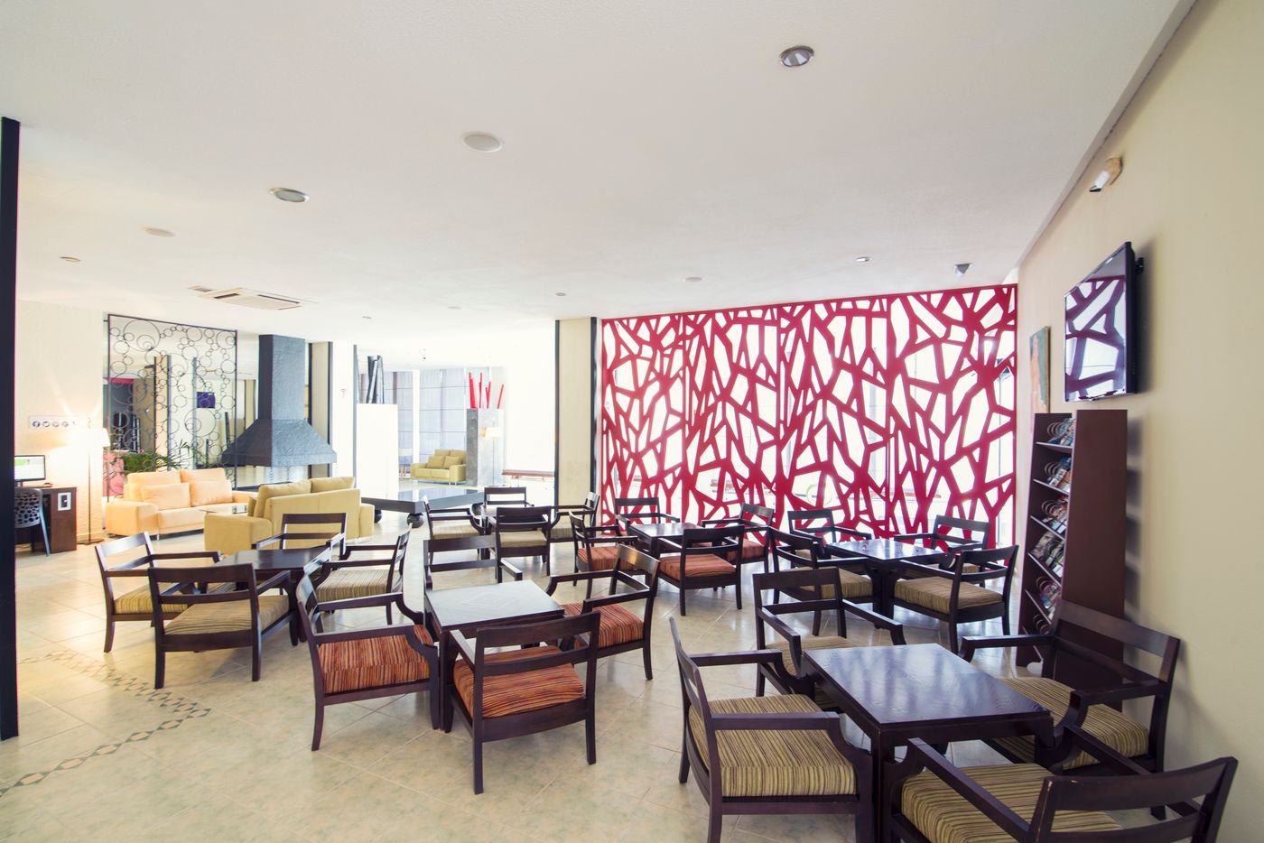 Azuline-Hotel-Pacific-Lobby-35