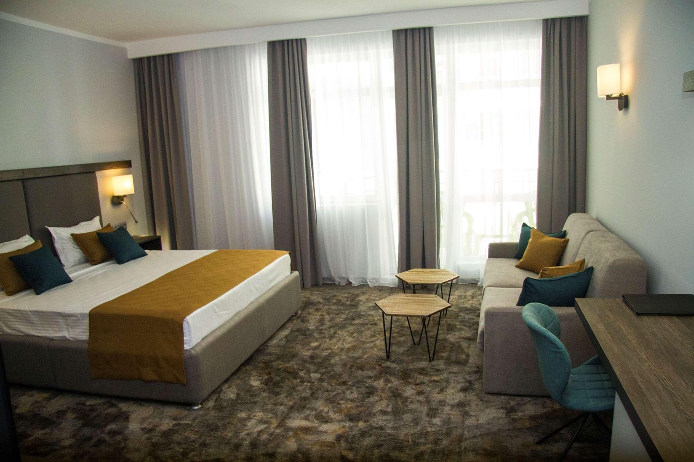 Best-Western-Plus-Premium-Inn-Room-18