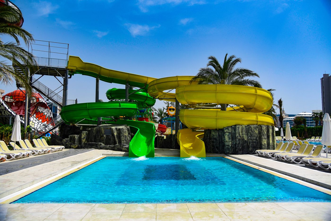 Royal-Wings-Hotel-Pool-5