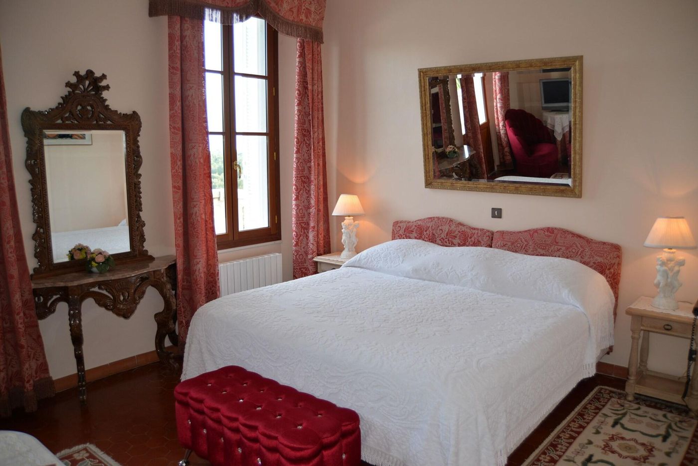 Chateau-de-Mei-Lese-Room-59