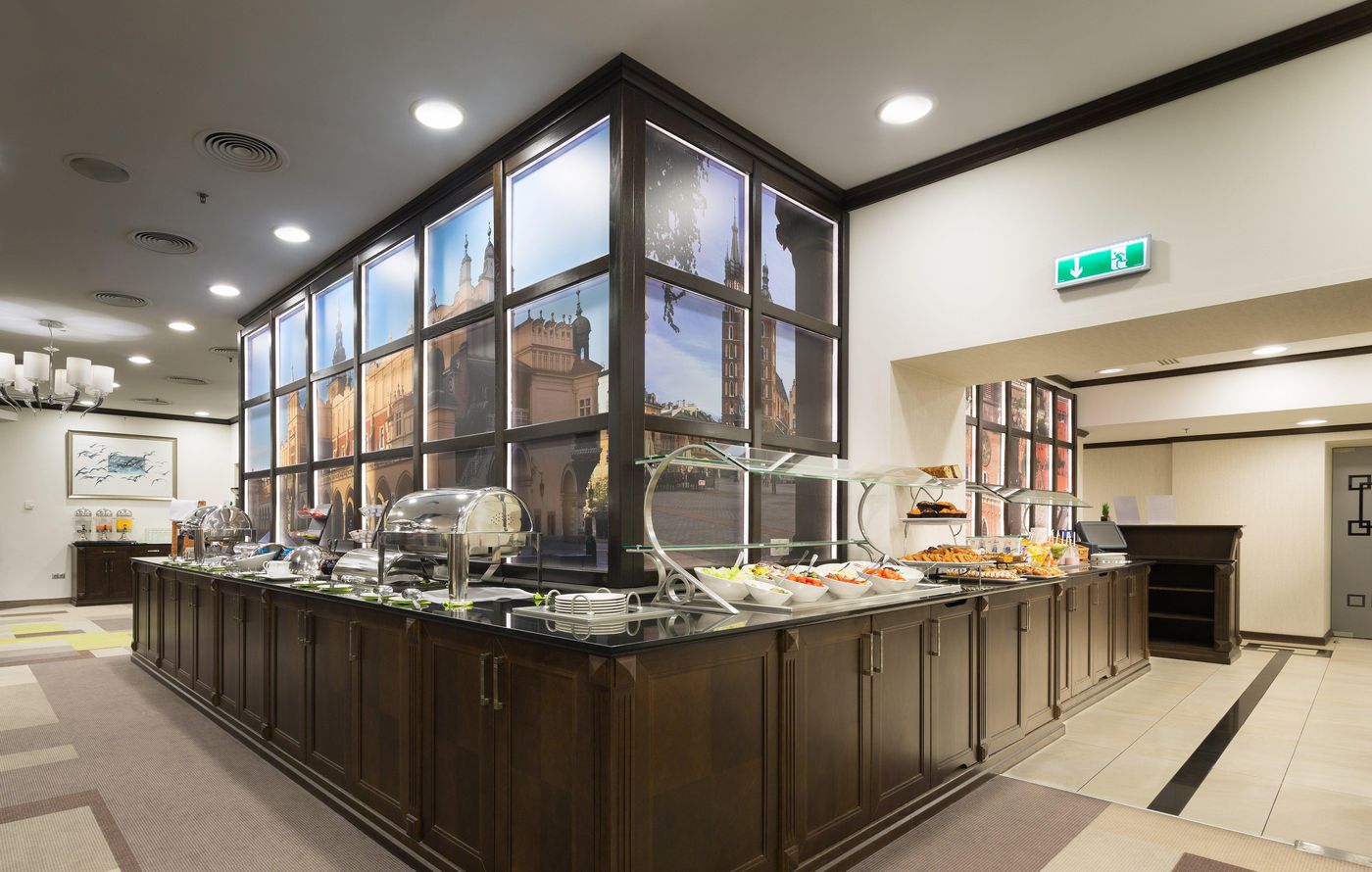 Holiday-Inn-Krakow-City-Centre-Restaurant-36