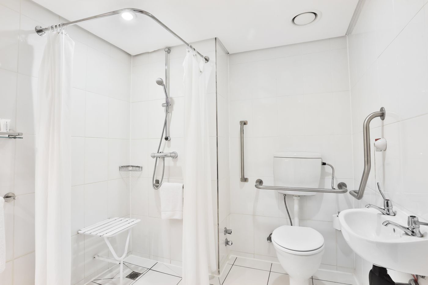 Holiday-Inn-Express-Cape-Town-City-Centre-Room-40