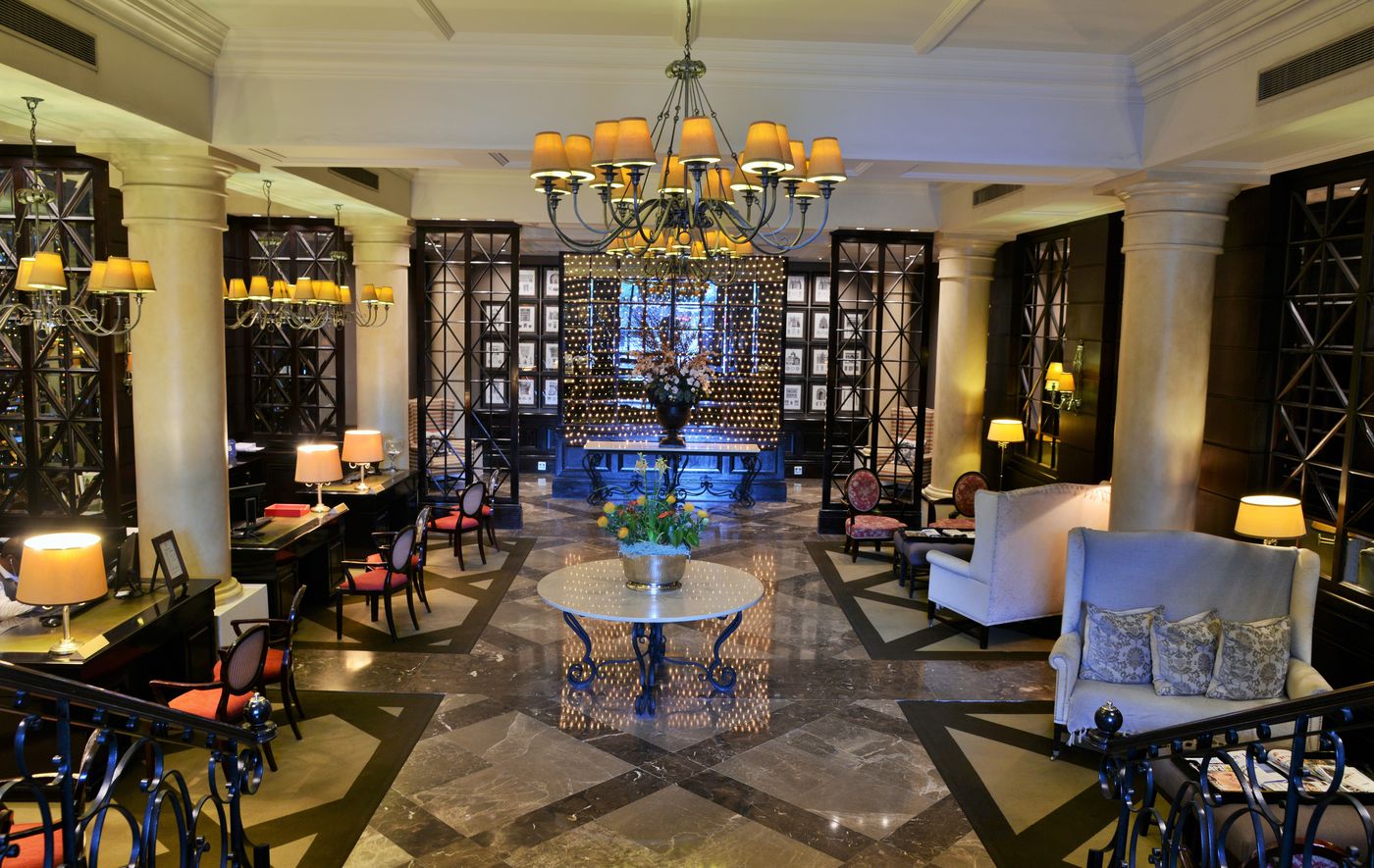 Cape-Royale-Luxury-Hotel-Lobby-6