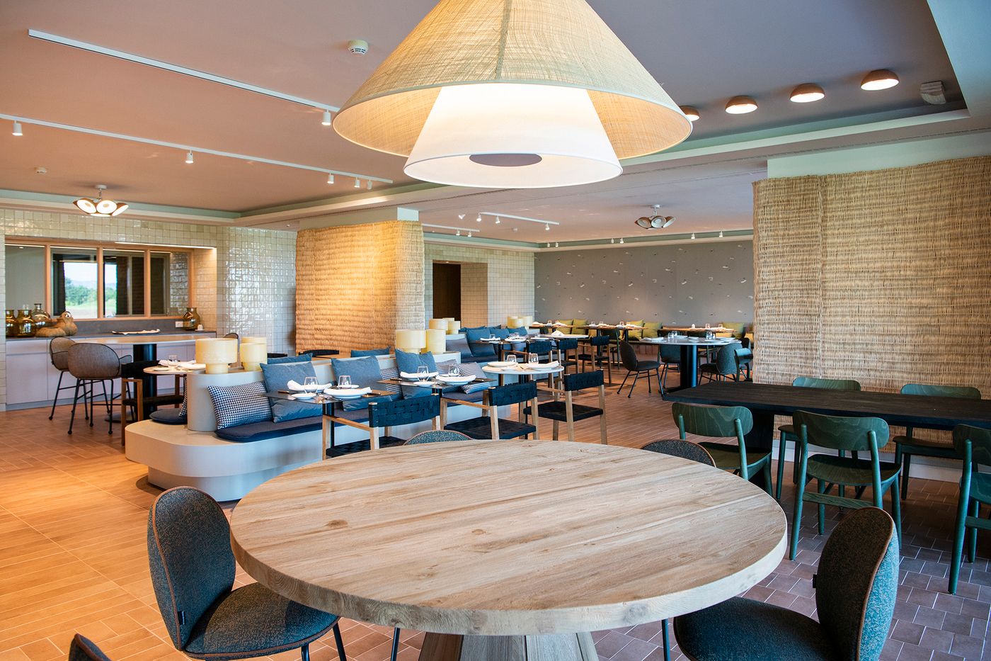 Double-Tree-by-Hilton-Hotel-Emporda-Restaurant-24