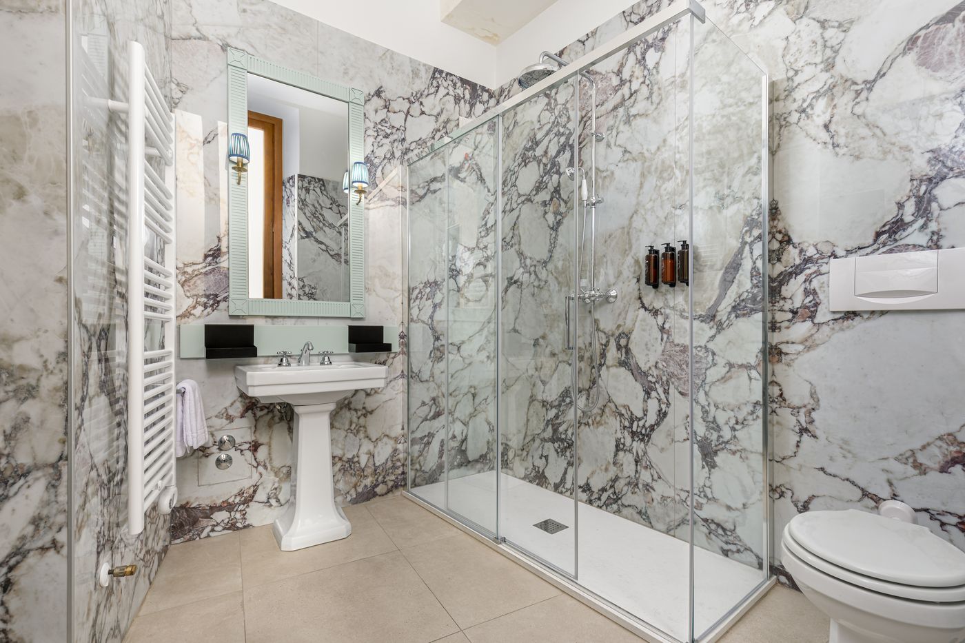 Room-Mate-Isabella-Room-46