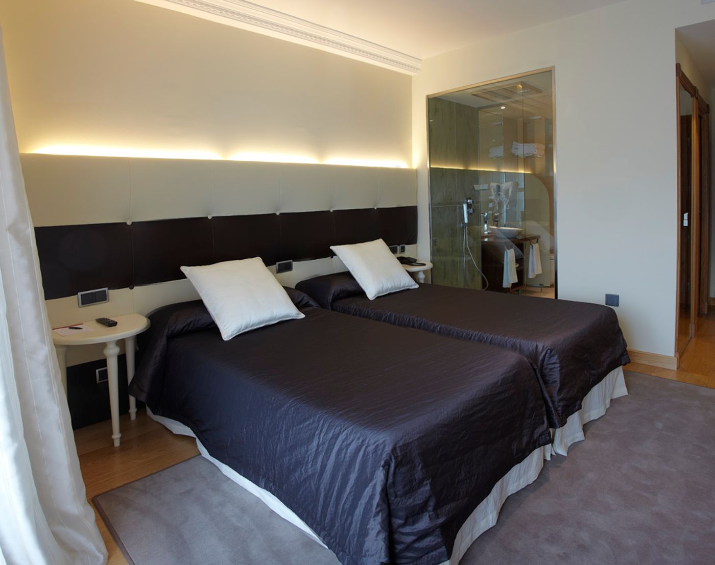 Hotel Campoamor-Spain-OVIEDO-Room-9