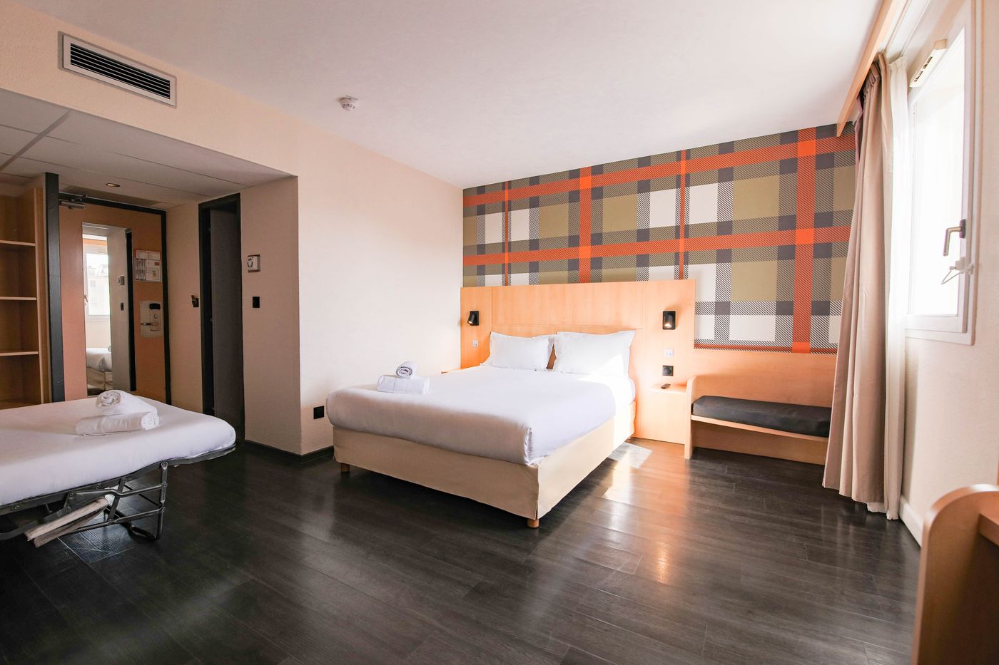 easyHotel-Nice-Palais-de-Congres-Room-10