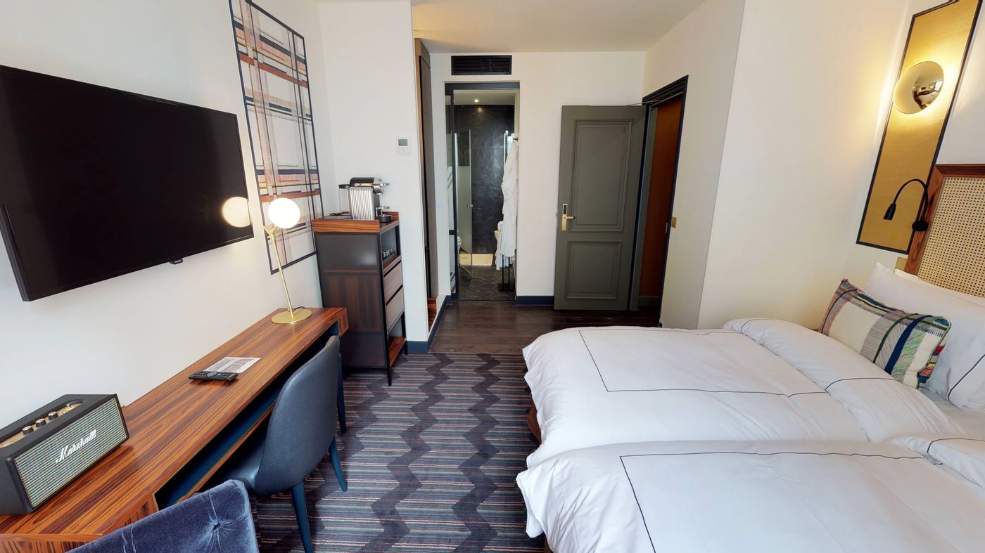 Mom-Art-Hotel-Room-1