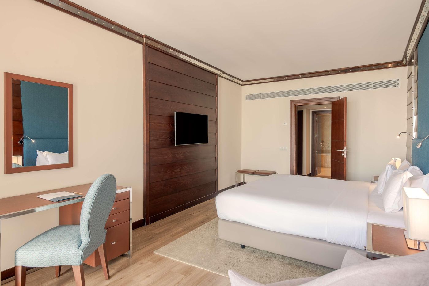 Sesimbra-Oceanfront-Hotel-Room-23