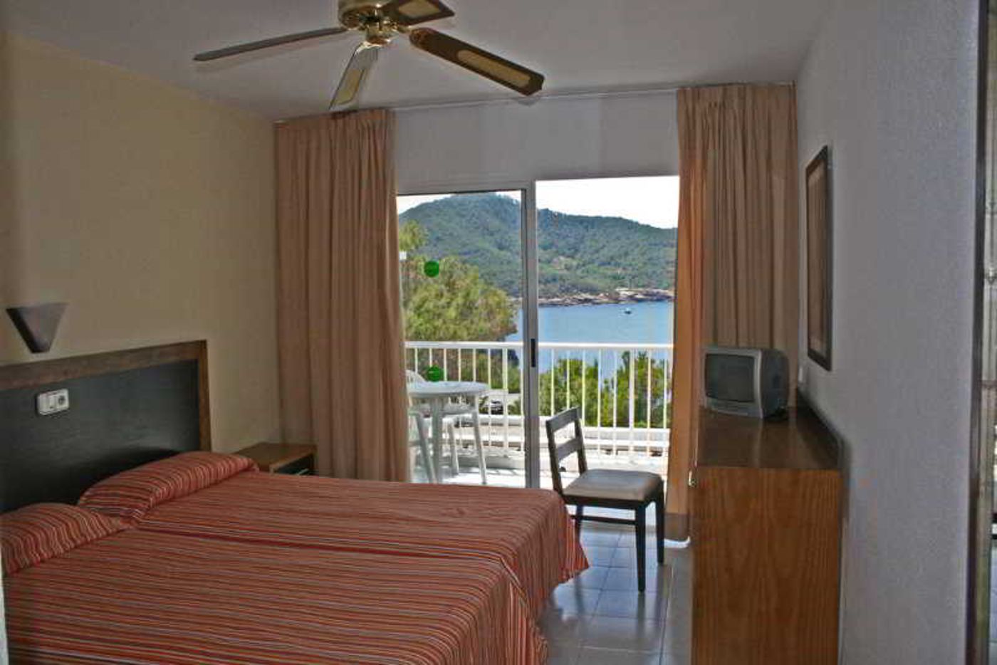 Club-Vista-Bahia-Room-11