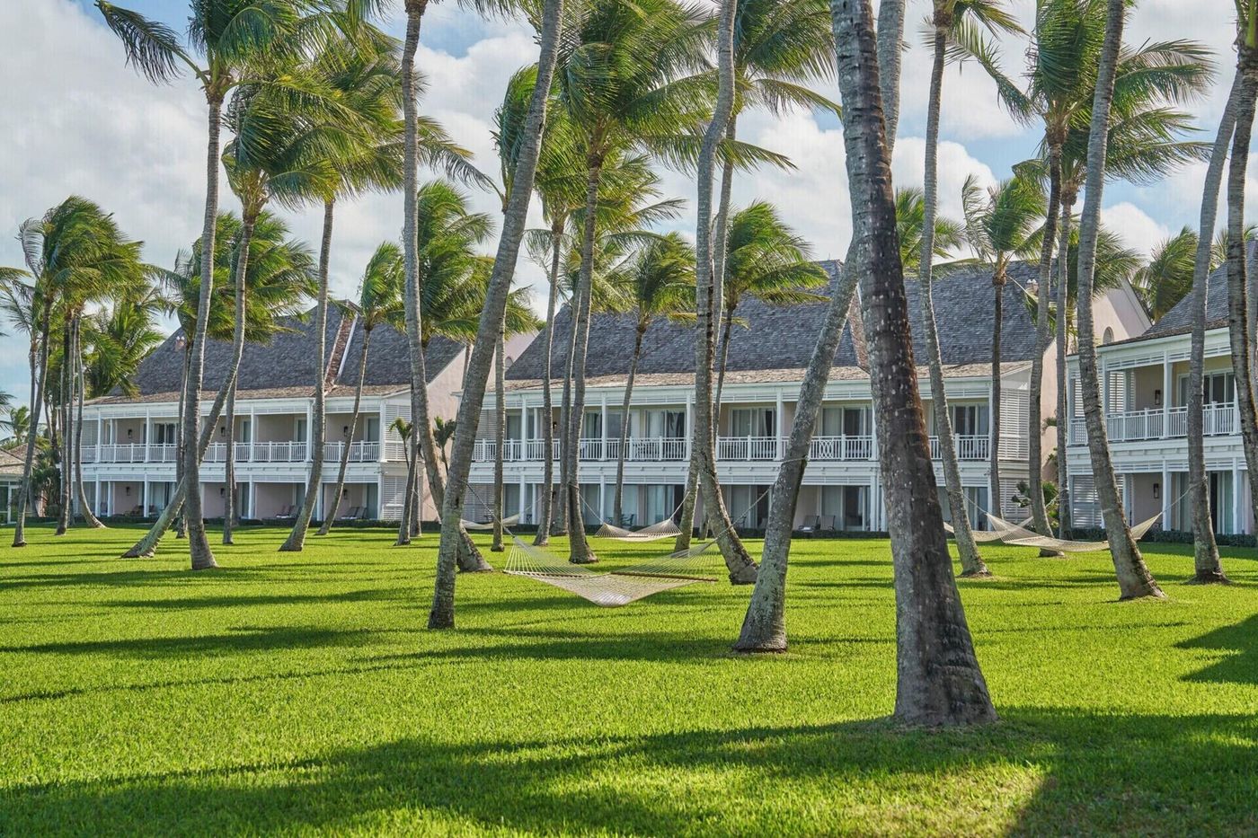 The-Ocean-Club-A-Four-Seasons-Resort-Bahamas-General-view-11