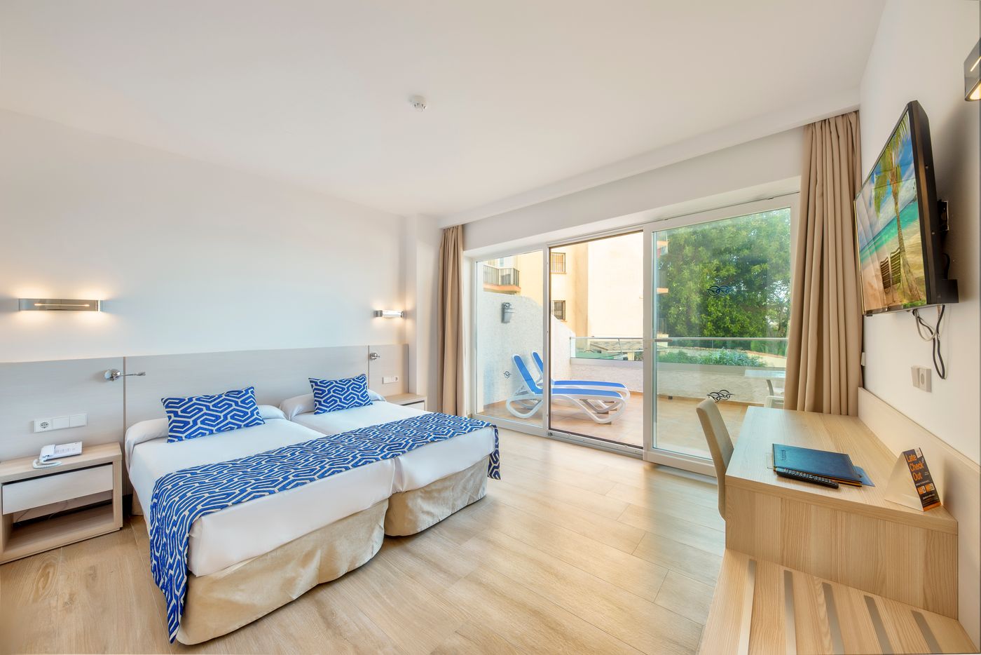 Globales-Gardenia-Room-12