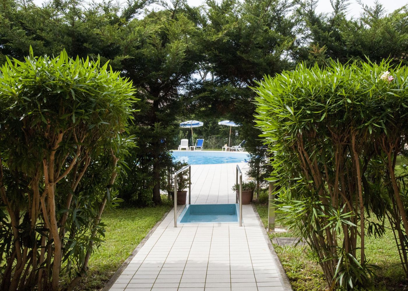 Suite-Marilia-Apartments-Pool-44